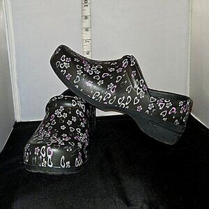 Anywear Women's SR Angel Lucky in Love Slip Resistant Nursing Gardening Size 10